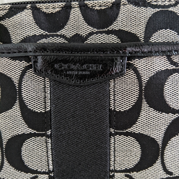 COACH Signature Canvas Swing pack - Picture 2 of 7